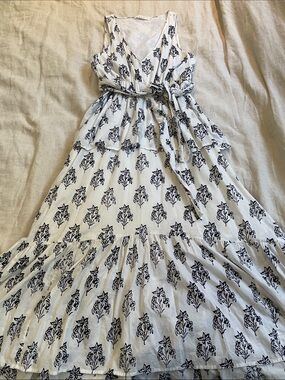 ALC Sleeveless White Maxi Dress with Navy Floral Print size 2